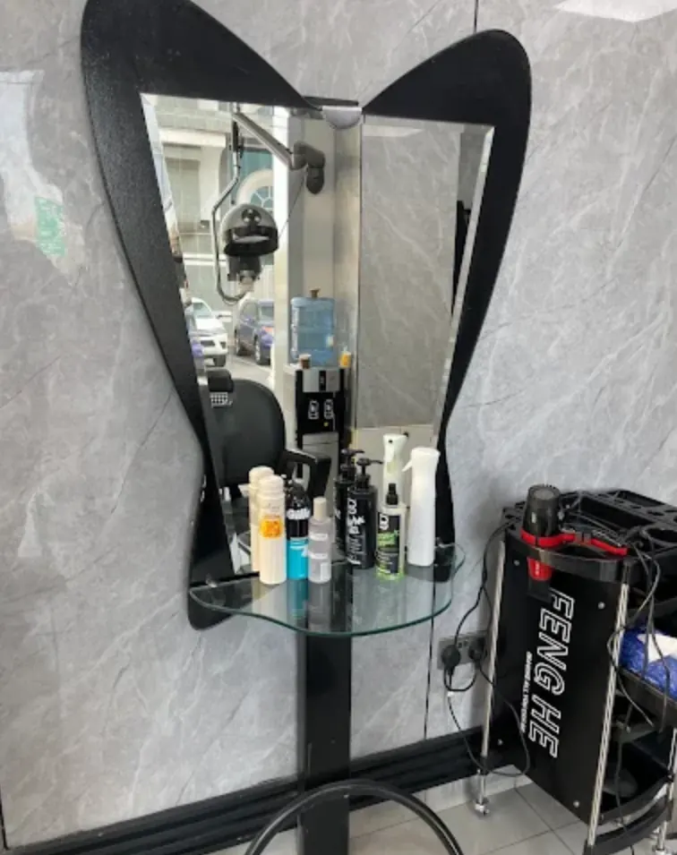 Mirror station inside Can Gents Salon